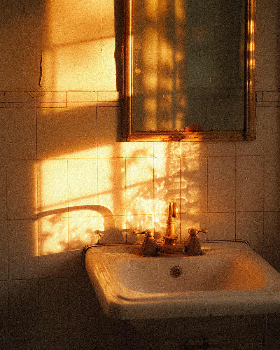 potatoad.studio_Create_a_hyper-realistic_photo_shot_on_an_analo_3c302c52-e112-4406-bfe0-8a23dd037140